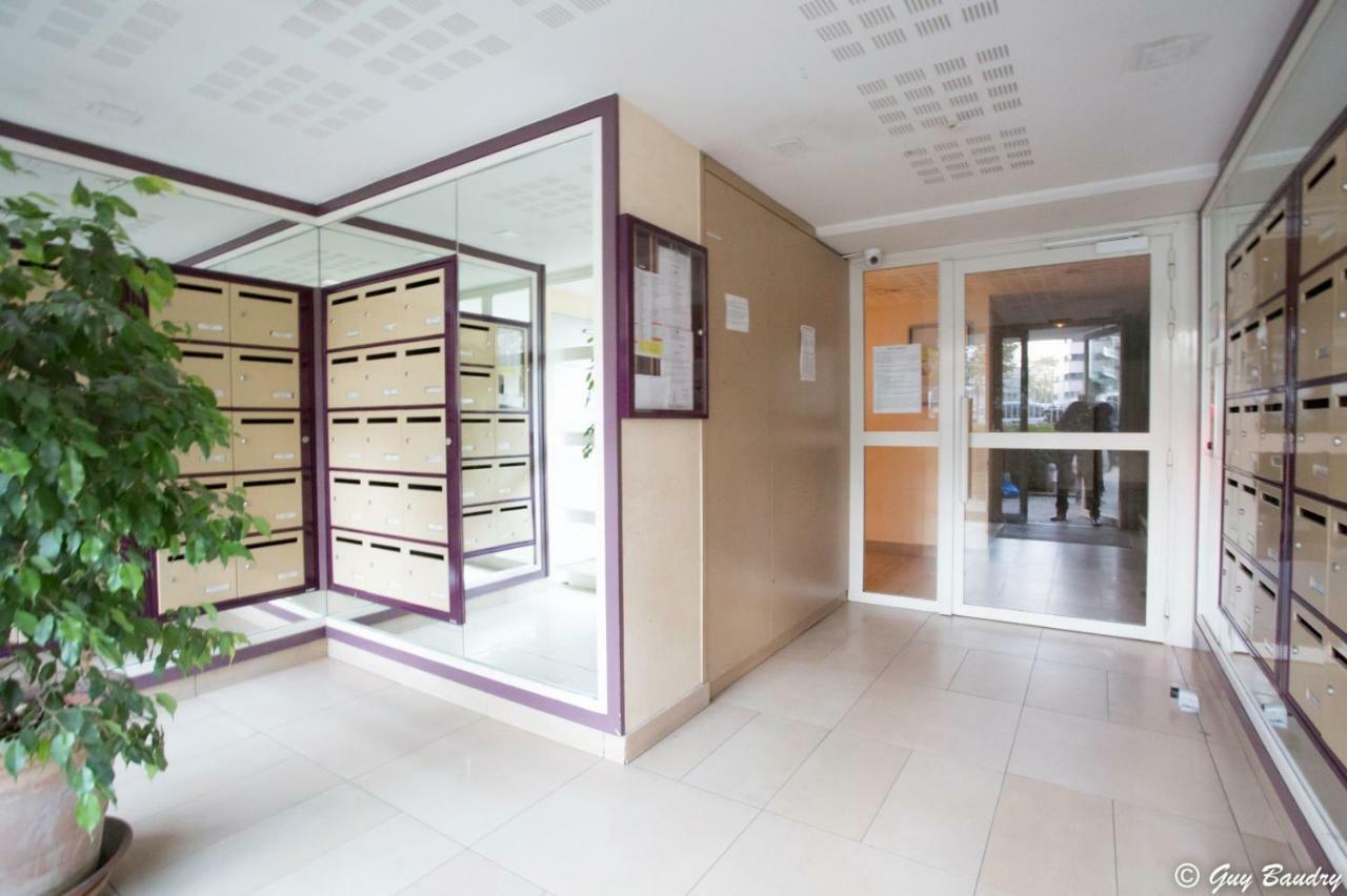 Chic Apart With Bar In Paris Saint-Denis  Bagian luar foto
